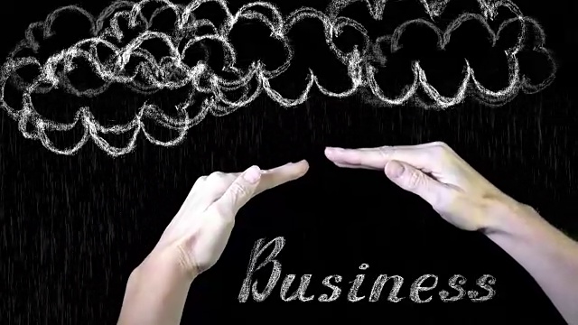 手可以保护生意不受风雨的影响。动画粉笔画在黑板上和人的手臂。视频下载