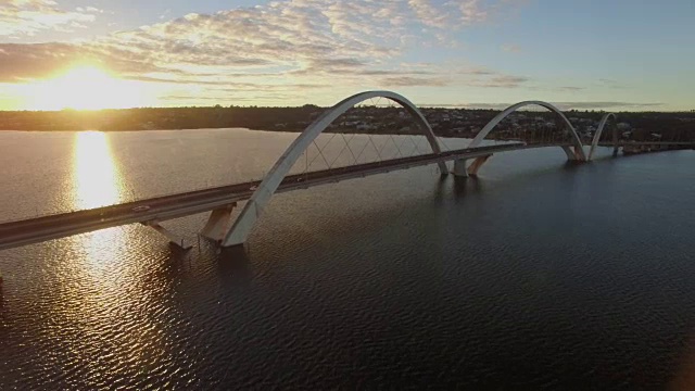 巴西利亚空中日出宽Juscelino Kubitsheck桥视频素材