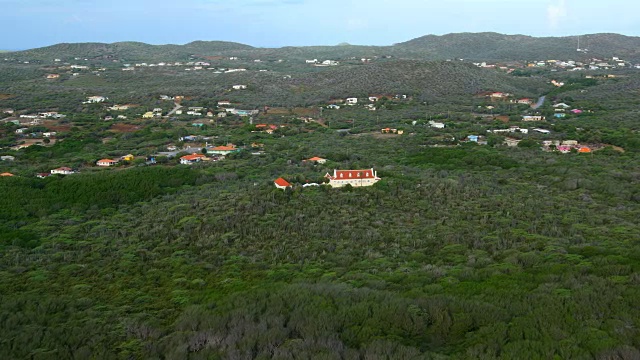 鸟瞰博卡阿森松岛- Curaçao北部海岸视频素材