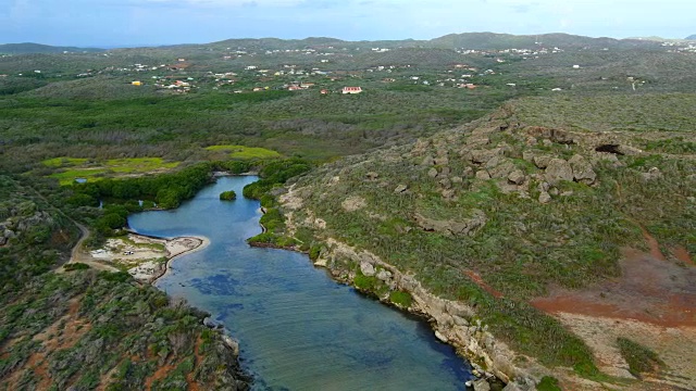 鸟瞰博卡阿森松岛- Curaçao北部海岸视频素材