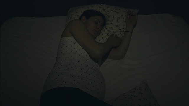 失眠在怀孕。视频下载
