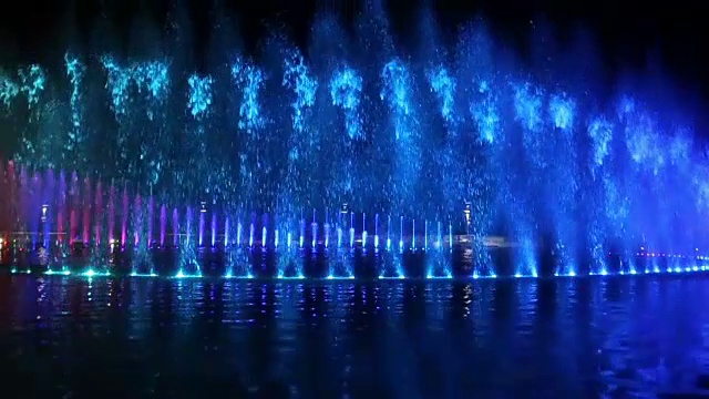 令人惊叹的灯光和水之夜表演视频下载
