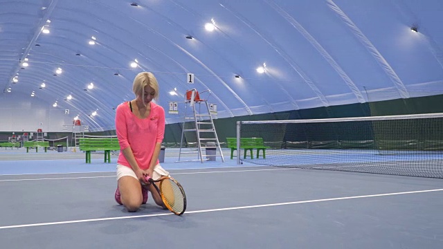女子网球比赛失败后沮丧视频下载