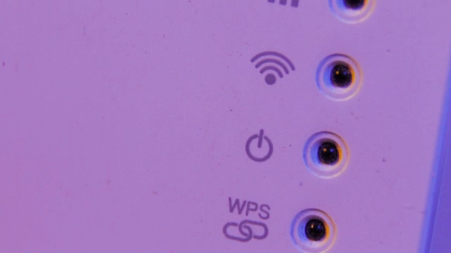 特写WiFi中继器信号连接状态led灯视频素材