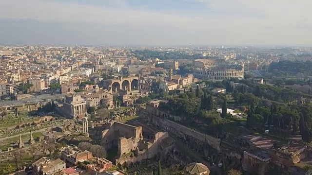 罗马斗兽场和古罗马遗址鸟瞰图视频素材