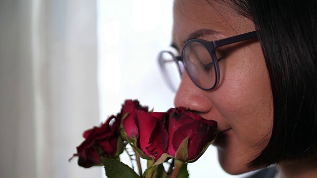 红玫瑰女人，情人节视频素材