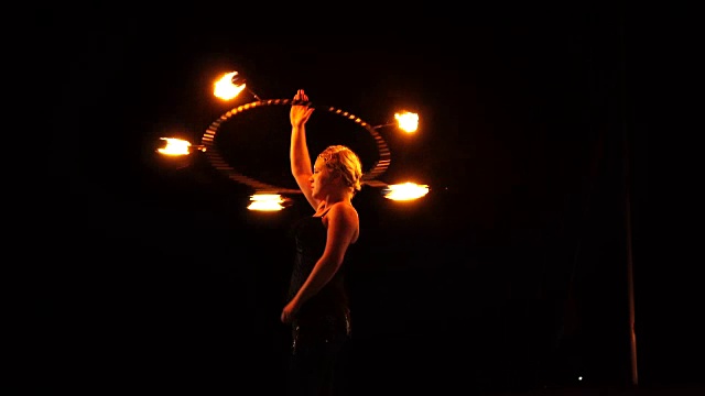 火焰舞者，火焰表演者。视频下载