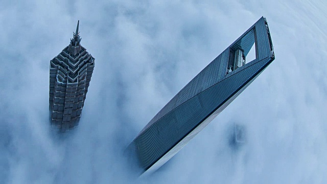 4K:中国平流层云上的上海摩天大楼。视频素材