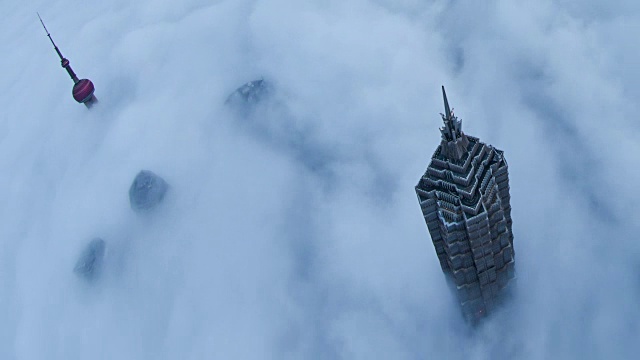 4K:中国平流层云上的上海天际线视频素材