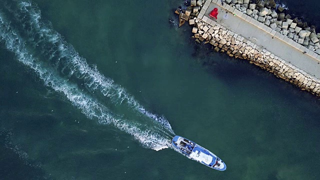 海上渔船鸟瞰图视频素材