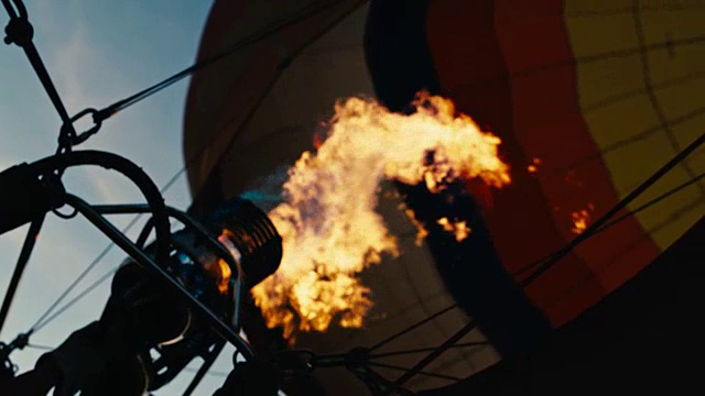 热气球。火灾爆发。缓慢的莫视频素材