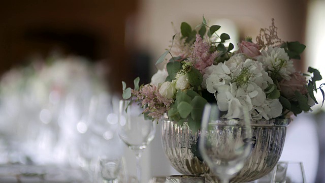 装饰的桌子，豪华，优雅的晚餐视频下载