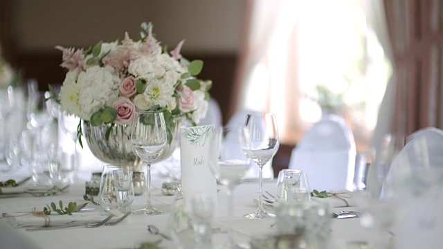 装饰的桌子，豪华，优雅的晚餐视频素材
