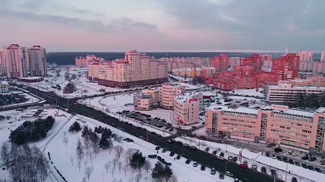 大城市多层公寓住宅小区的空中全景视频下载