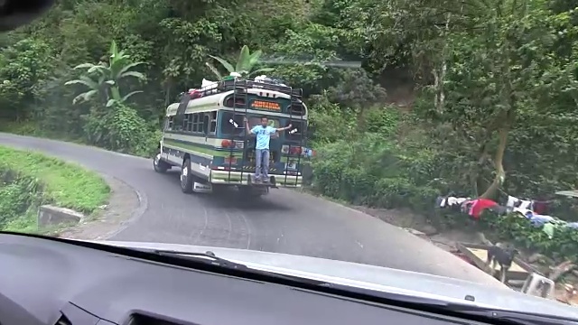 尼加拉瓜，潘塔斯马，从吉诺特卡到潘塔斯马的路上巴士超载了视频下载
