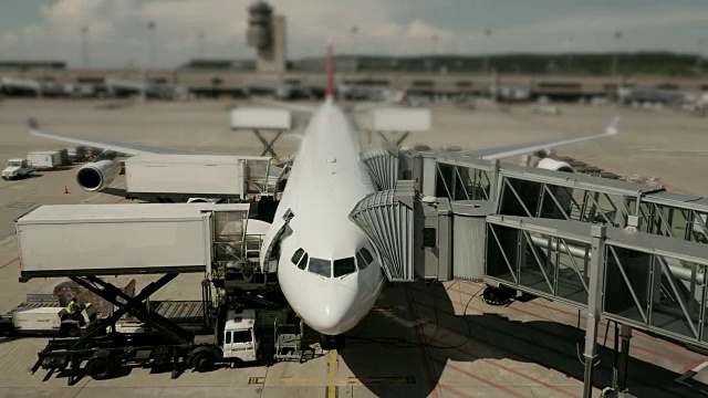 飞机在机场准备飞行的时间间隔视频下载