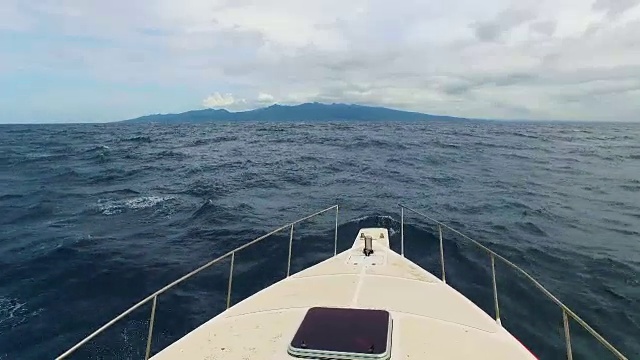 在印尼巴厘岛海上高速巡航视频下载