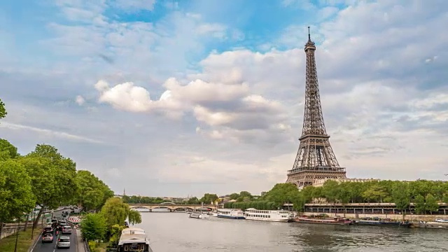 巴黎城市天际线运动时间推移(Hyperlapse)在塞纳河和埃菲尔铁塔，巴黎，法国视频素材