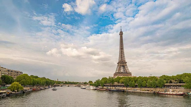 法国巴黎塞纳河和埃菲尔铁塔的巴黎城市天际线时光流逝视频素材