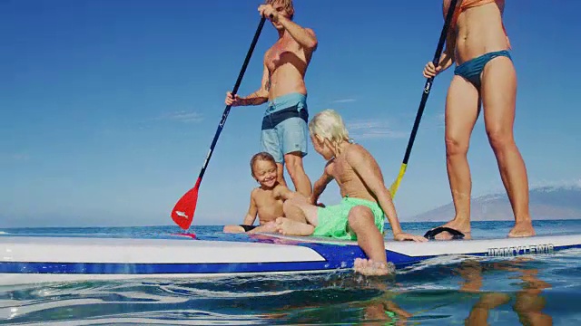 家庭站立式桨板视频素材
