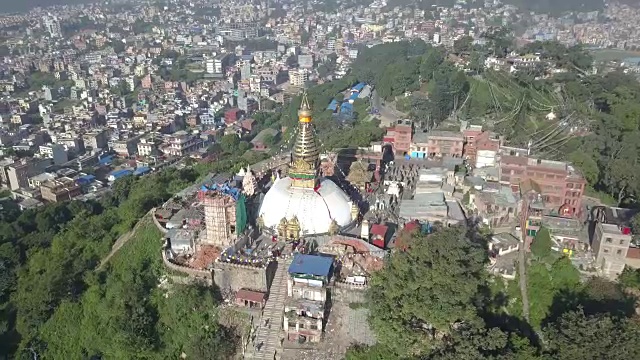 斯瓦扬布纳特神庙，位于尼泊尔加德满都山顶视频下载