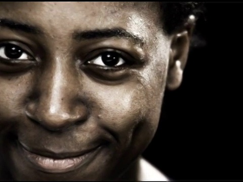 NTSC一个非裔美国妇女脸部的多重特写视频素材