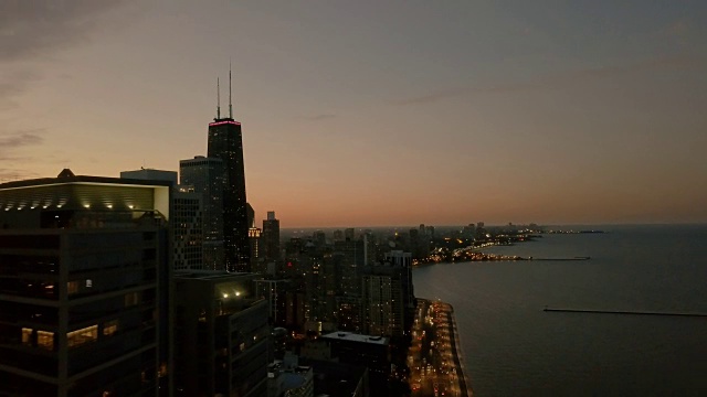 空中城市景观-日落时分的芝加哥市中心视频素材