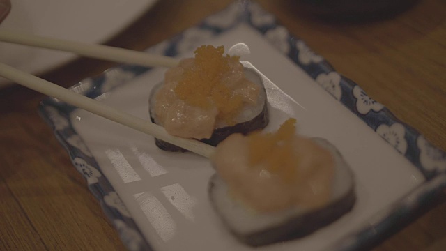 吃寿司日本食物视频素材