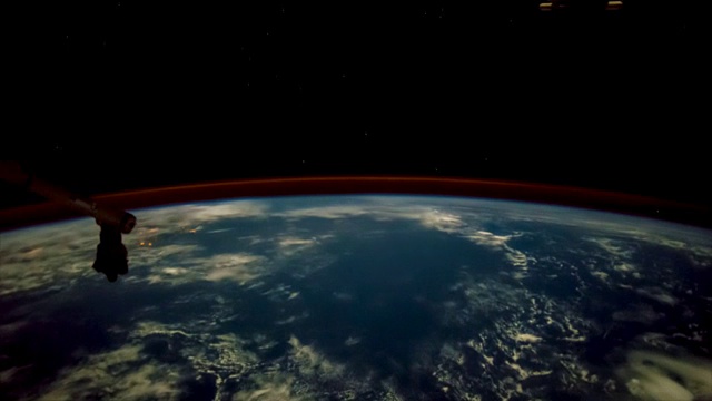 地球表面的运动，从空间站拍摄的。视频素材