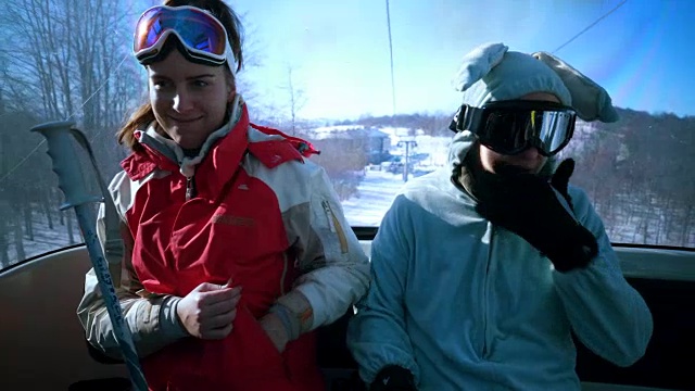 滑雪缆车旅行视频素材