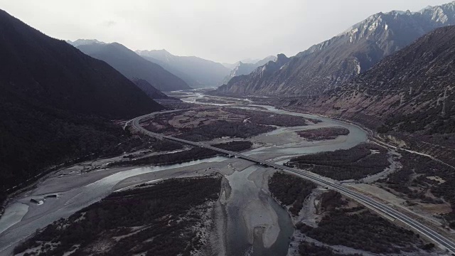 西藏景观和道路鸟瞰图视频素材