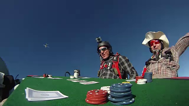 跳伞扑克POV 3 -表崩溃到地面视频下载