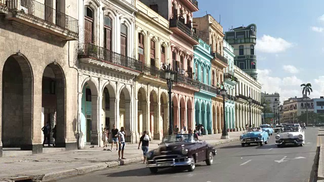 哈瓦那市中心的汽车视频下载