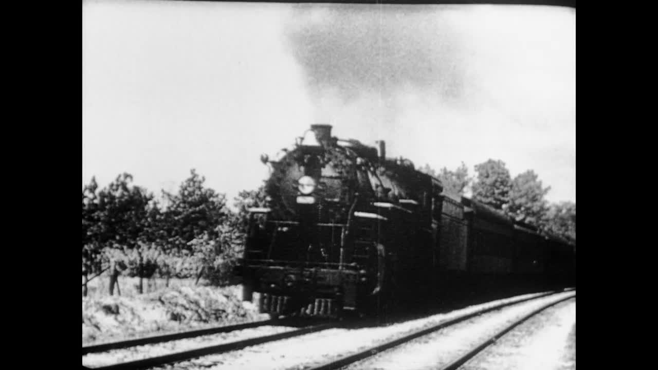 1945年，许多类型的火车飞驰而过视频下载