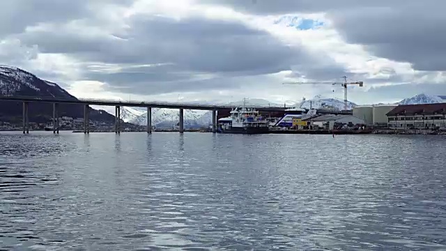 挪威特罗姆瑟的一座桥视频下载