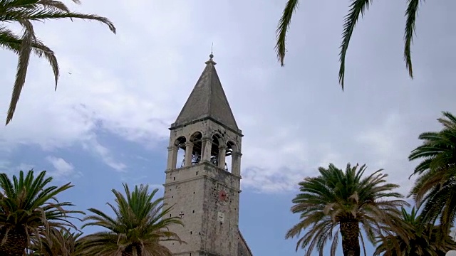 克罗地亚特罗吉尔老城的教堂钟楼视频下载