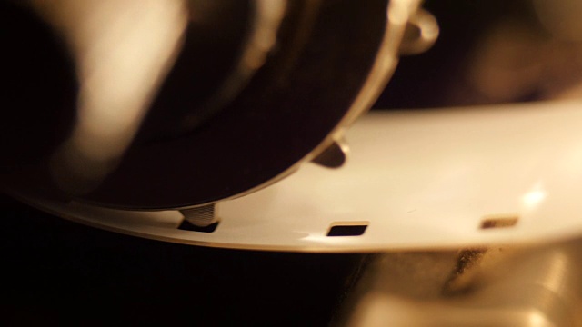 8毫米胶卷在电影放映机，特写，4K超高清视频素材