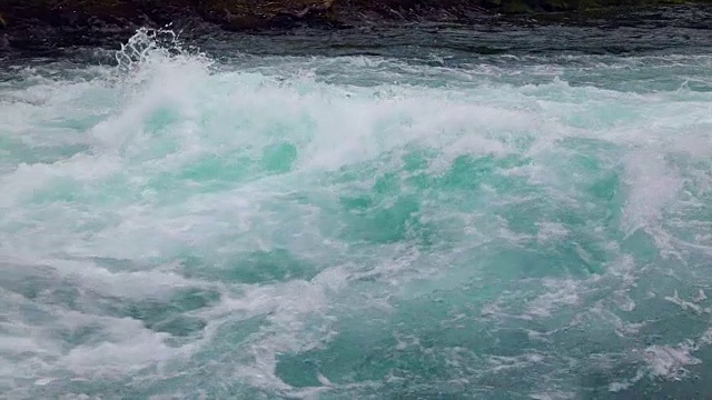 山河水与慢镜头特写视频素材