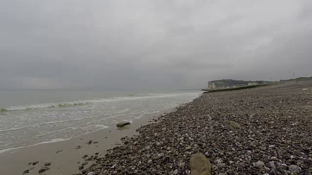 去海边散步的POV视频下载