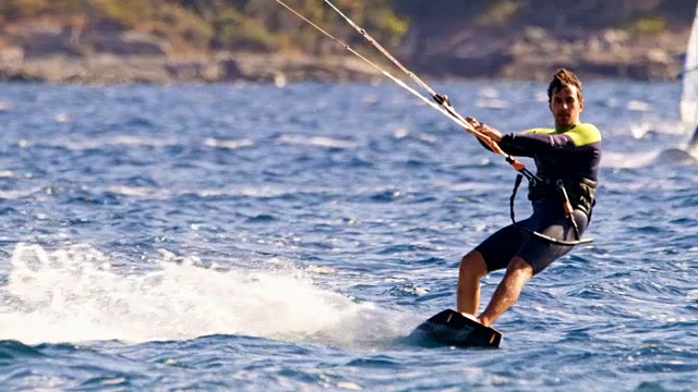 SLO MO风筝冲浪在海洋上视频购买