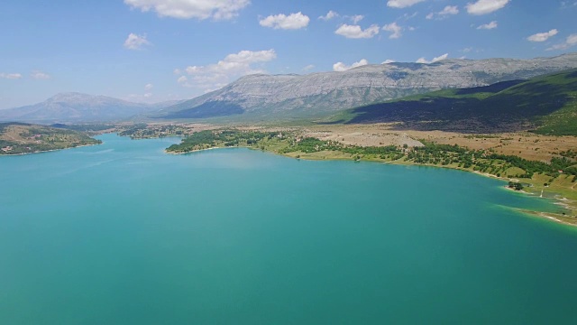 佩鲁科湖鸟瞰图视频素材