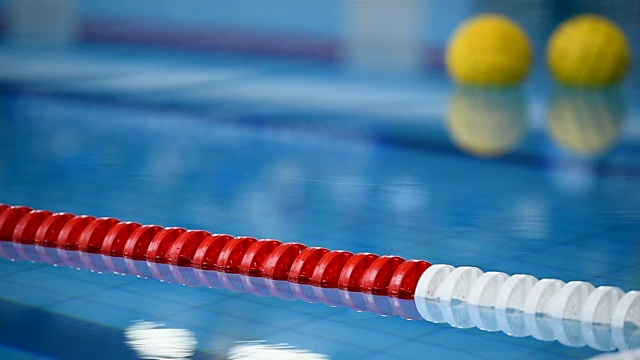 奥运会游泳池泳道分隔器视频素材