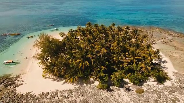 鸟瞰图美丽的海滩热带岛屿。吉亚姆岛，菲律宾，Siargao视频下载