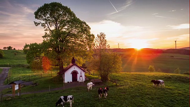 空中拍摄的日落时的德国乡村景观视频素材