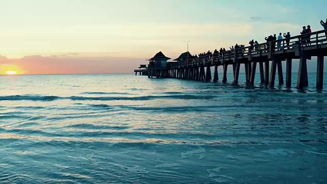 日落在那不勒斯码头，佛罗里达视频下载