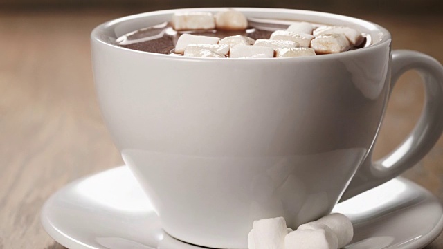 一杯自制的棉花糖热巧克力视频下载