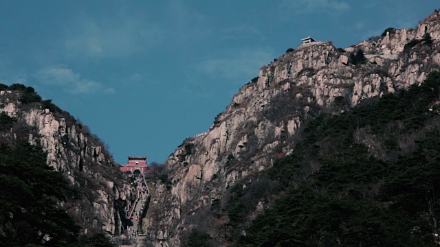 中国泰山的戏剧性楼梯视频下载