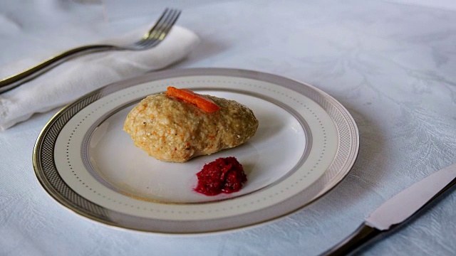 犹太逾越节的开胃菜，用辣根和鱼做成视频下载