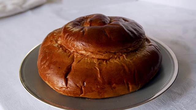 犹太新年时的圆形面包视频素材