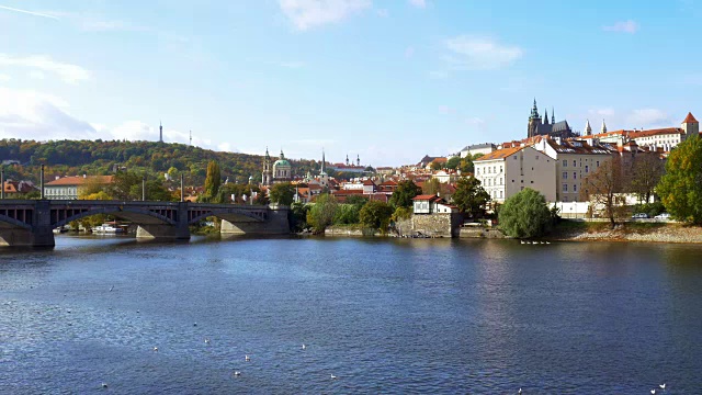 布拉格伏尔塔瓦河和赫拉德卡尼山视频下载